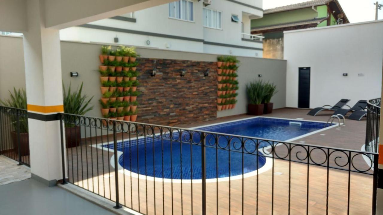 Var-101A Dpto Amplio En Condominio Cerrado Con Piscina บอมบินญัส ภายนอก รูปภาพ
